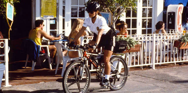 12:00: Pacific Blue (S2 E2) (S2) | TV6 | 2/10 2026