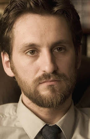 Raúl Arévalo as 