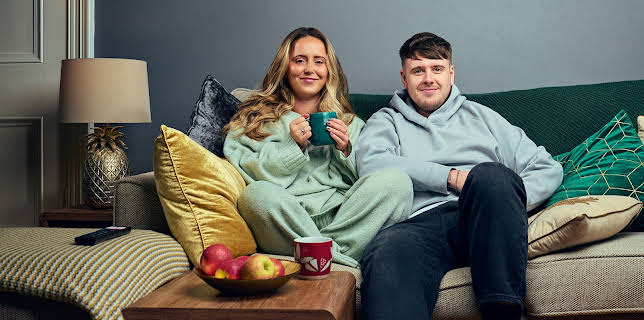 10:30 PM: Gogglebox | E4 | 11/22 2025