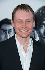 Alec Berg som Director