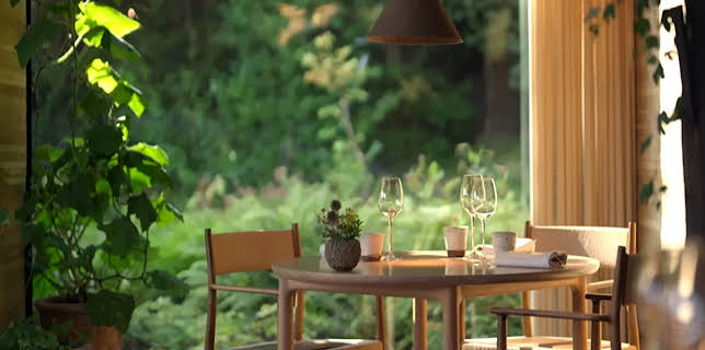 01:40: Designeventyret – 100 år med nordisk design: Ei stund på jorda 2000-2025 | NRK 2 | 11/12 2025