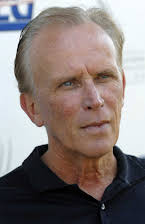 Peter Weller som Director