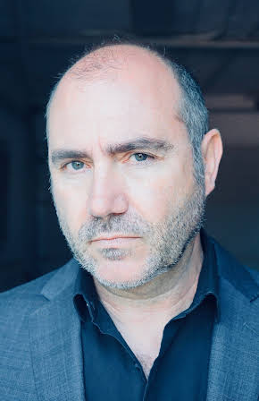 Laurent Schwaar as Man in Garage 
  
  
  (as Laurent Schwar)