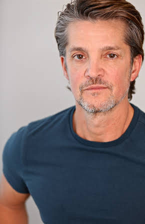 Jonathan Del Arco as 