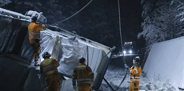 04:00: Frusna vägar (S9 E1) (S9) | TV3 | 3/19 2026