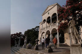 The Wine Guys: Barons and Barolo