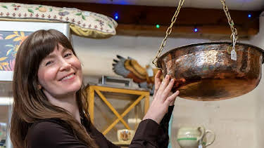 1:00 PM: Bargain Hunt (S62) | BBC One | 12/22 2025