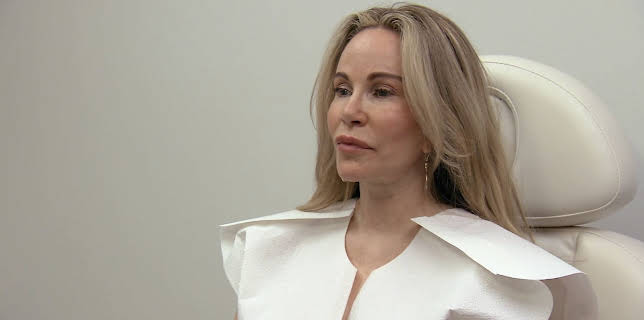 22:10: Verpfuscht - Ein Fall für die Beauty-Docs | Sixx | 12/5 2025