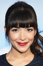 Hannah Simone como 