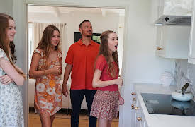 Izzy Does It, Season 1: From Flooded to Fabulous