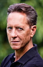 Richard E. Grant como 