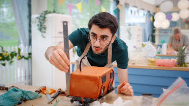 13:30: Bakemesterskapet: En smakfull tidsreise – del 2 | NRK 2 | 4/20 2026