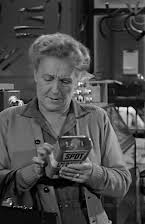 Helen Wallace como Mrs. Marsha Hancock