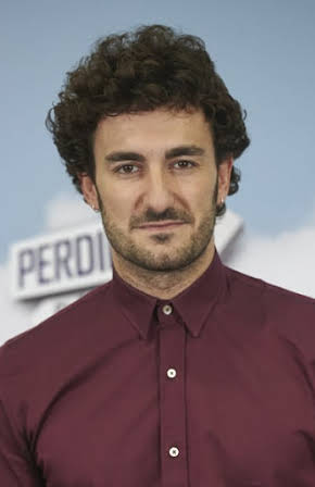 Miki Esparbé as 