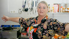 Bargain-Loving Brits in the Sun (S11 E27)