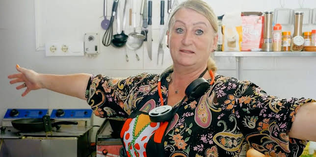 8:00 AM: Bargain-Loving Brits in the Sun (S11 E27) (S11) | 5 Star | 2/4 2026