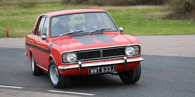 15:30: Salvage Hunters: Classic Cars (S5 E3) (S5) | Discovery Channel | 2/17 2026