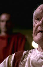 John Boswall como Old Priest