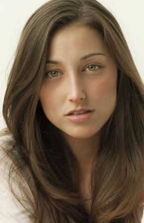Sofía Sisniega as 