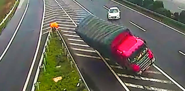 10:00 PM: Motorway: Hell on the Highway (S1 E2) (S1) | Paramount | 3/9 2026