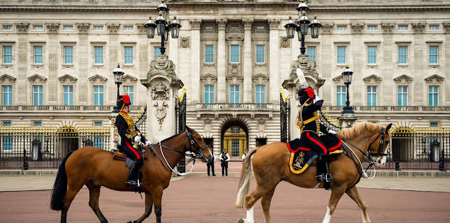 6:00 PM: Secrets of The Royal Palaces (S3 E1) (S3) | Channel 5 | 12/2 2025