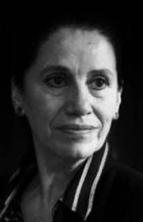 Marta Aura as Enriqueta 'Queta' Allende