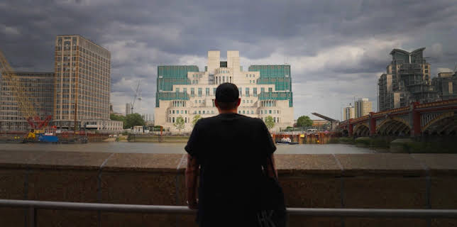 23:15: Agenten – Pappas liv og løgner: Var det verdt det? | NRK 1 | 11/2 2025