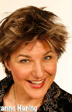 Suzanne Haring som Bella the Balloon Lady