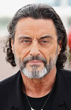 Ian McShane como 