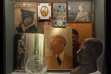 05:15: Selling Hitler. Das Geschäft mit der bösen Vergangenheit | ZDFinfo | 4/19 2026