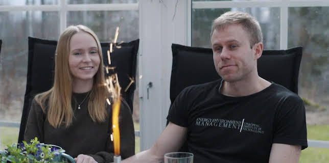 01:25: Gift ved første blikk – Sverige: Påske, hjemreise og nye høyder | NRK 2 | 2/13 2026