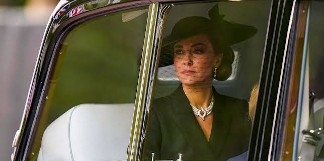 9:00 PM: Kate (S1 E1) (S1) | 5 Star | 12/29 2025