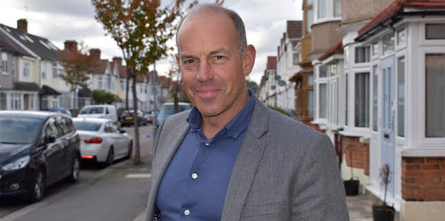 5:00 AM: Kirstie and Phil's Love It or... | Channel 4 | 11/10 2025