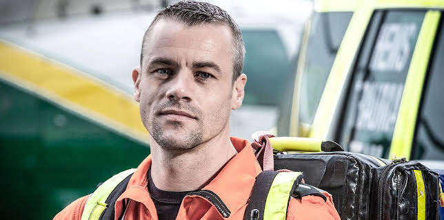 12:10 AM: Emergency Helicopter Medics | More 4 | 11/9 2025