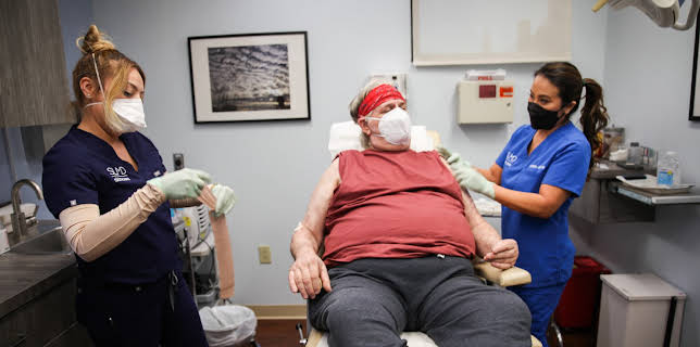 00:25: Dr. Pimple Popper (S4 E15) (S4) | TLC | 12/8 2025