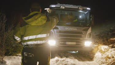 12:00 AM: Ice Road Rescue | Nat Geo Wild | 1/13 2026