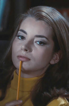 Jacqueline Sassard as 