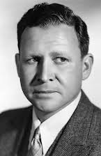 Barton MacLane como Sheriff Grover