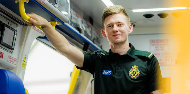 8:00 PM: Inside The Ambulance (S9 E1) (S9) | W | 11/21 2025