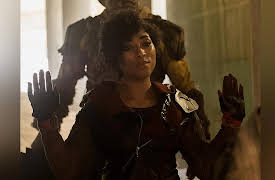 Vagrant Queen: A Royal A-Kicking