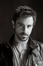 Emun Elliott som 