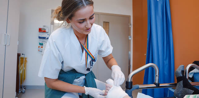 12:50: Legevakten (S1 E9) (S1) | TVNorge | 11/4 2025