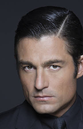 Fernando Colunga as 
