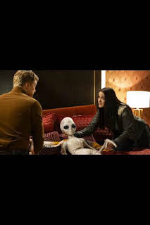 03:52: Resident Alien (T4): Ep.2 El solitario | SYFY | 8/19 2026