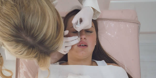 22:00: Skönhetens pris - med Olivia Attwood | TV4 Fakta | 8/8 2025