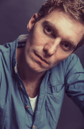 Peter Hald as Dyhring