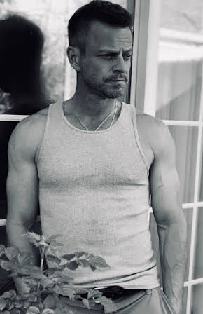 Carmine Giovinazzo as 