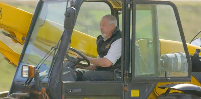 10:00 PM: Our Farm Next Door: Amanda,... | More 4 | 12/23 2025