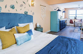 100 Day Dream Home: Beachfront Hotel, Season 1: Checking In