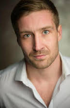 Darcy Vanhinsbergh como 